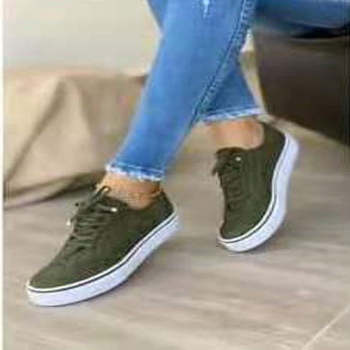 Women’s sneakers with a trendy textile upper and a cushioning sole Lune London