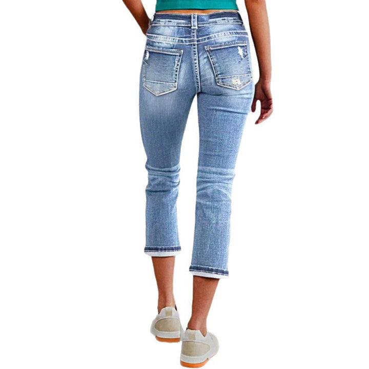 Women's cropped jeans in capri cut with high waist fit and subtle used wash Amarae
