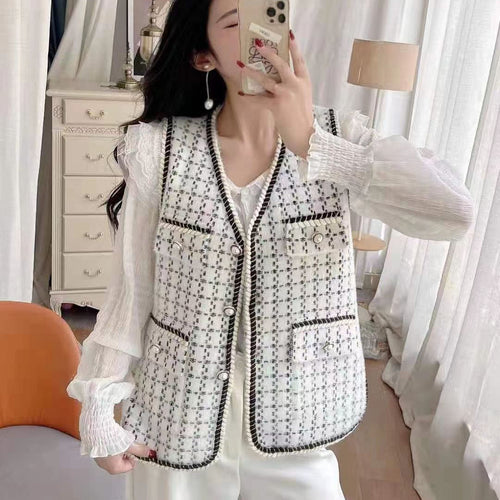 Trendy knit cardigan for women with pockets and contrasting details Amarae