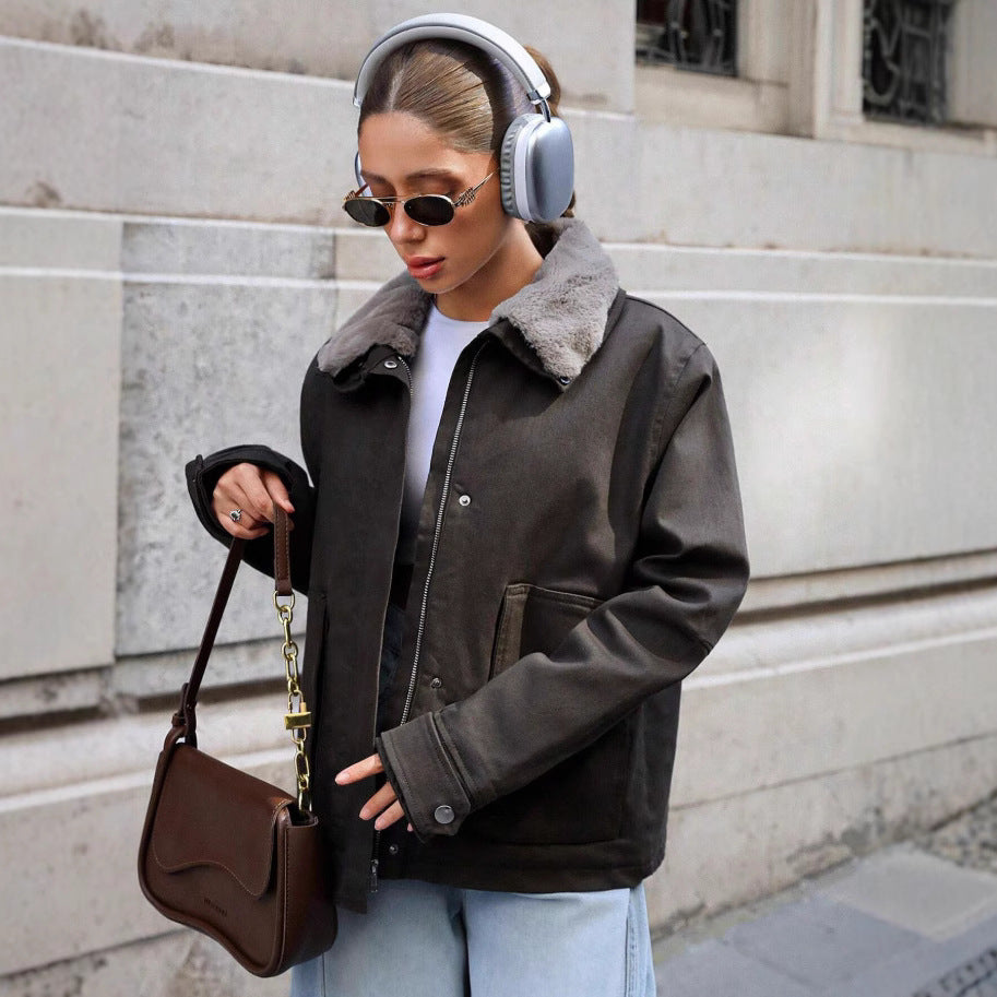 Casual transition jacket for women with faux fur collar and convenient pockets Lune London