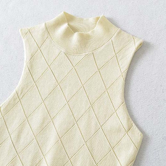 Women's Sleeveless Fine Knit Vest with Stand-Up Collar and Tailored Diamond Pattern Amarae
