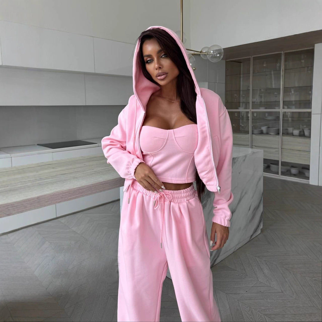 Lune London sporty-elegant lounge set for women with a cropped top and wide pants