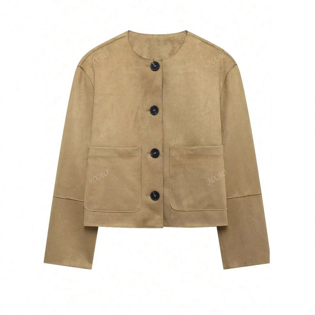 Trendy short jacket for women with practical pockets and button closure Lune London