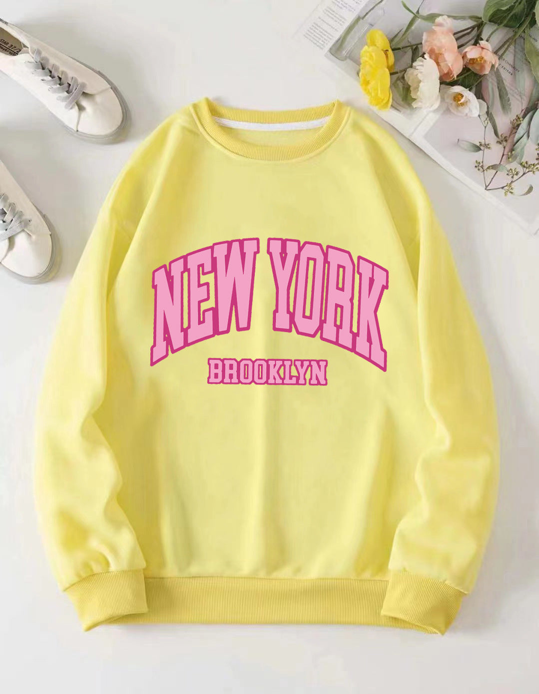 Women's casual sweater with striking NYC print Chic & Stil