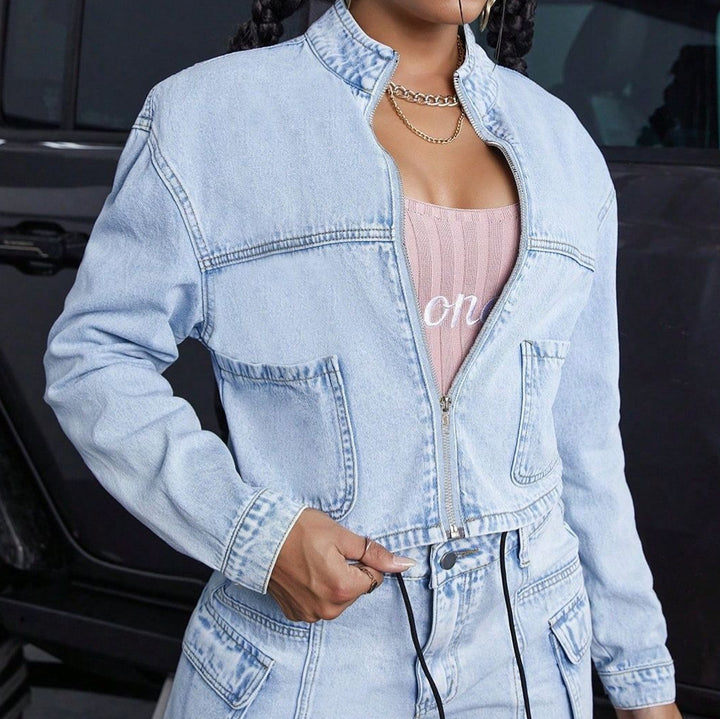 Women Cropped Denim Set consisting of short denim jacket and High-Waist Cargo Jeans Amarae