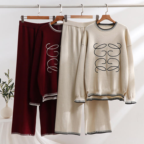 Casual women's sweatshirt set with graphic design and stylish contrast details Amarae