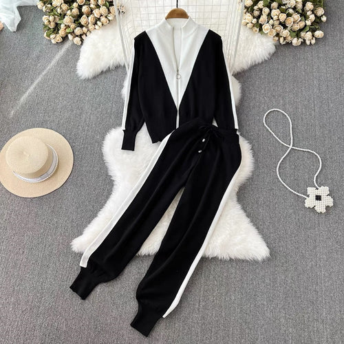 High-quality women's sporty lounge set with zipper Amarae