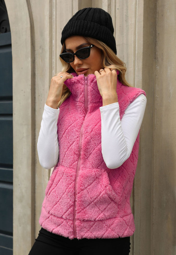 Fleece jacket for women with a modern quilted pattern and practical pockets Lune London
