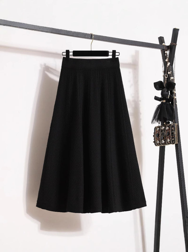 Pleated midi skirt for women with elastic waistband and beautiful texture Lune London
