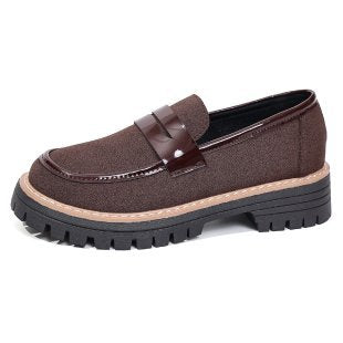 Comfortable slip-on women's shoes with a robust profile and elegant Lune London application