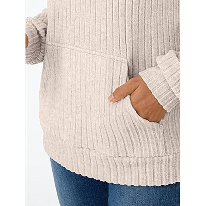 Ladies cozy hoodie with ribbed design and practical kangaroo pocket Lune London
