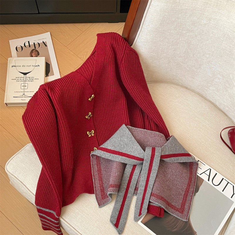 Cardigan pour femmes avec col maritime et détails de boutons Chic & Stil