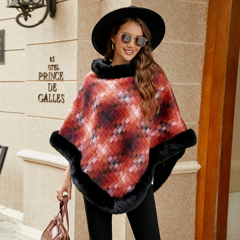 Ladies fashion poncho with luxurious faux fur collar Lune London