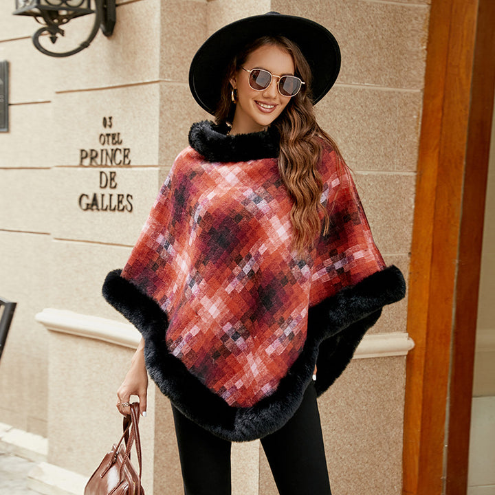 Ladies fashion poncho with luxurious faux fur collar Lune London