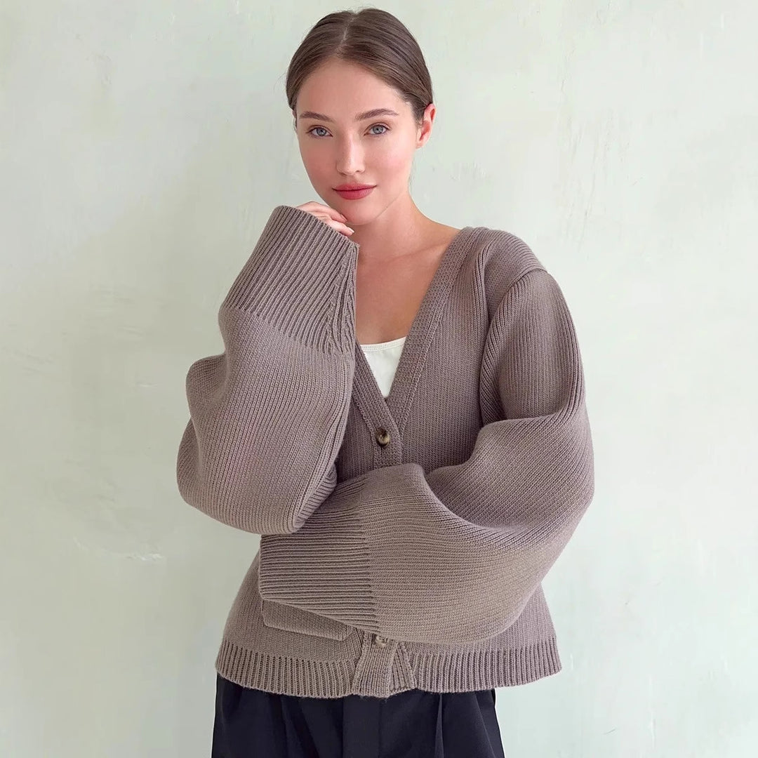 Ladies cardigan with wide sleeves and practical pockets Lune London