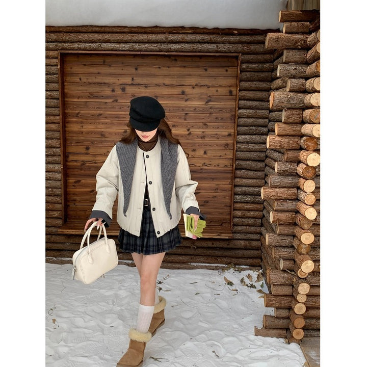 Women's casual transitional jacket with practical buttons and elegant cut Chic & Stil