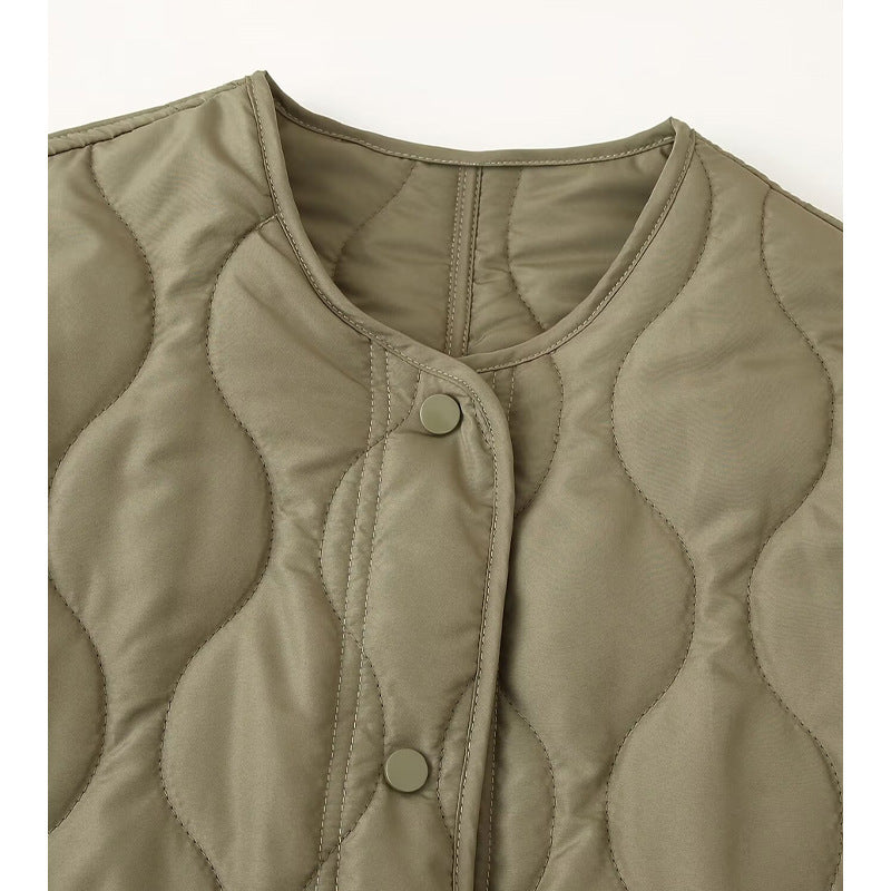 Quilted transitional jacket for women with high collar and practical pockets Lune London