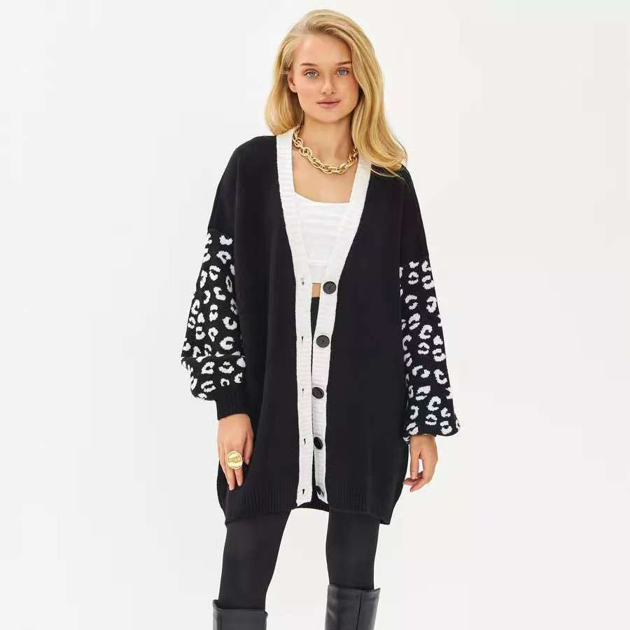 Ladies trendy cardigan with animal print and chic button details