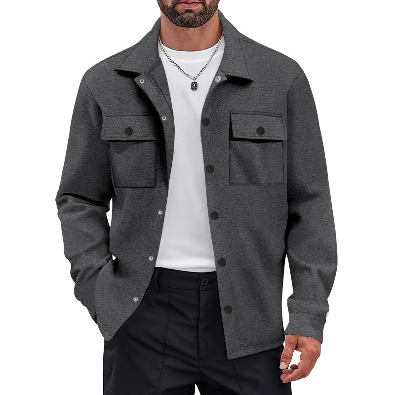 Casual utility jacket for men with practical pockets and chic button details