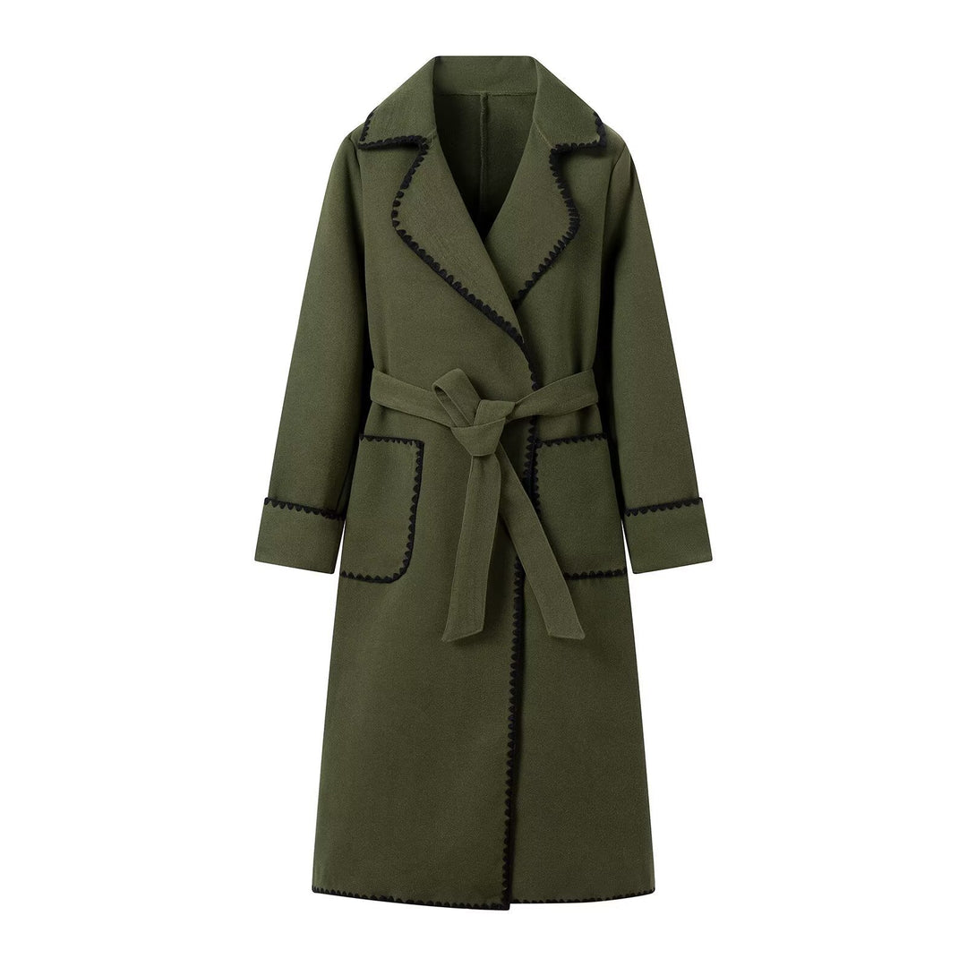Manteau long élégant pour femmes avec piping contrasté et ceinture à la taille Chic & Stil