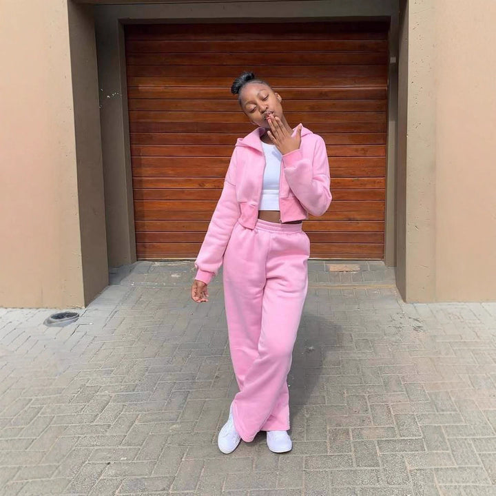 Women leisure jogging set with wide pants and cropped hoodie Lune London