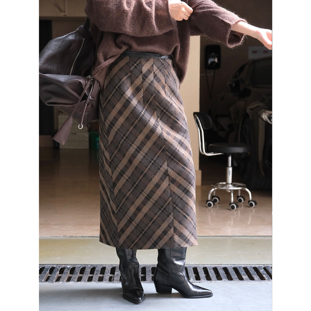 Women High-waisted Midi Skirt made of Wool Blend with Diagonal Check Structure and Front Slit Amarae