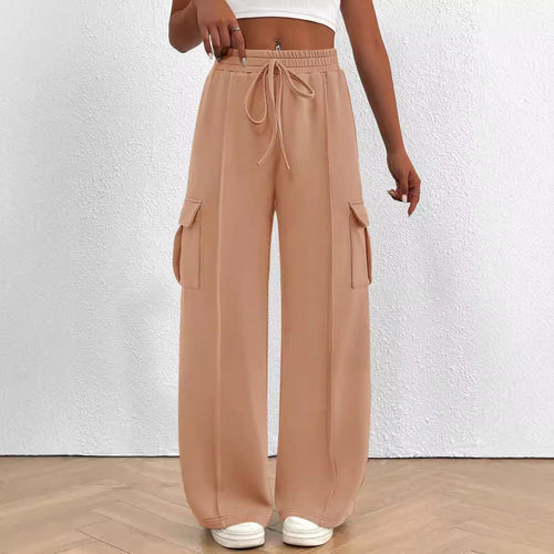 Cargo pants for women with a relaxed fit, elastic waist, and practical pockets Amarae