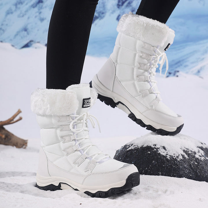 Winter hiking boots for women with insulated lining and slip-resistant molded sole Lune London
