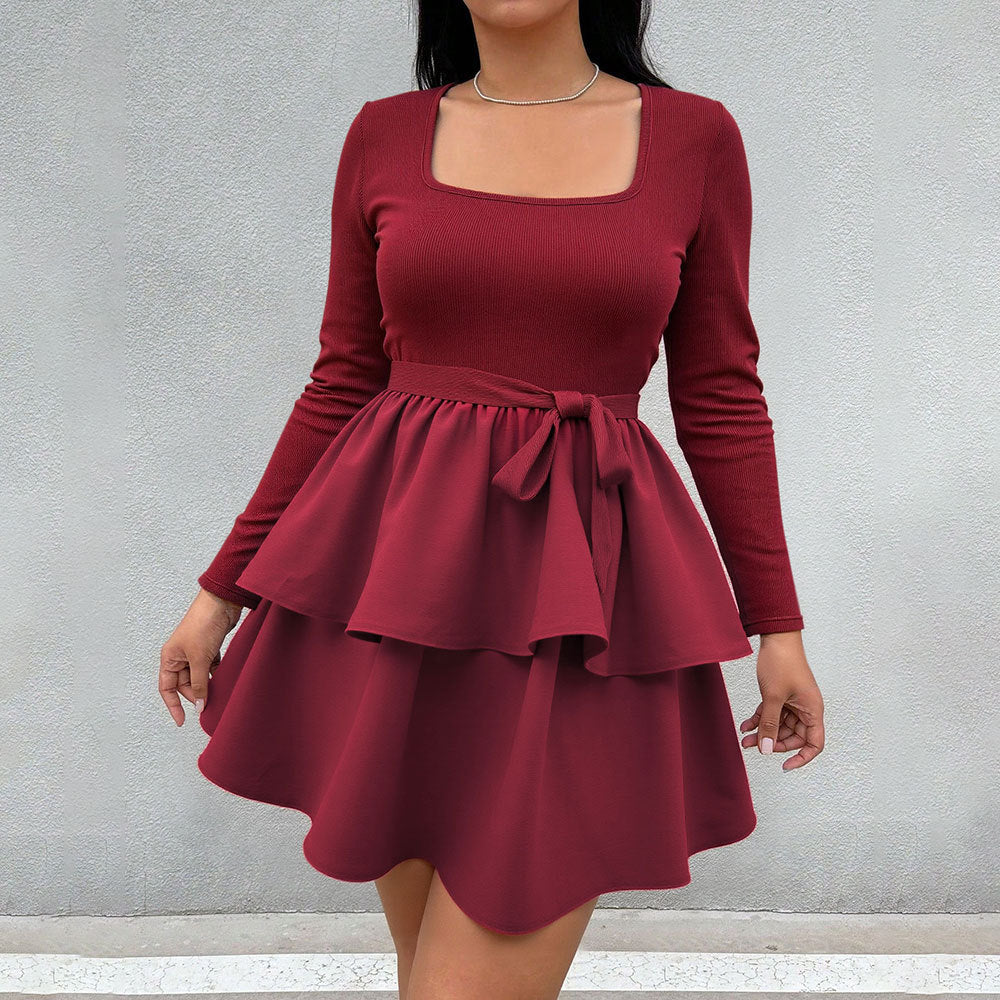 Robe mini femme avec encolure carrée et ceinture à volants Chic & Stil