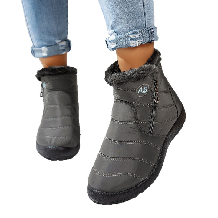 Women's winter boots with practical zip and cozy inner lining Lune London