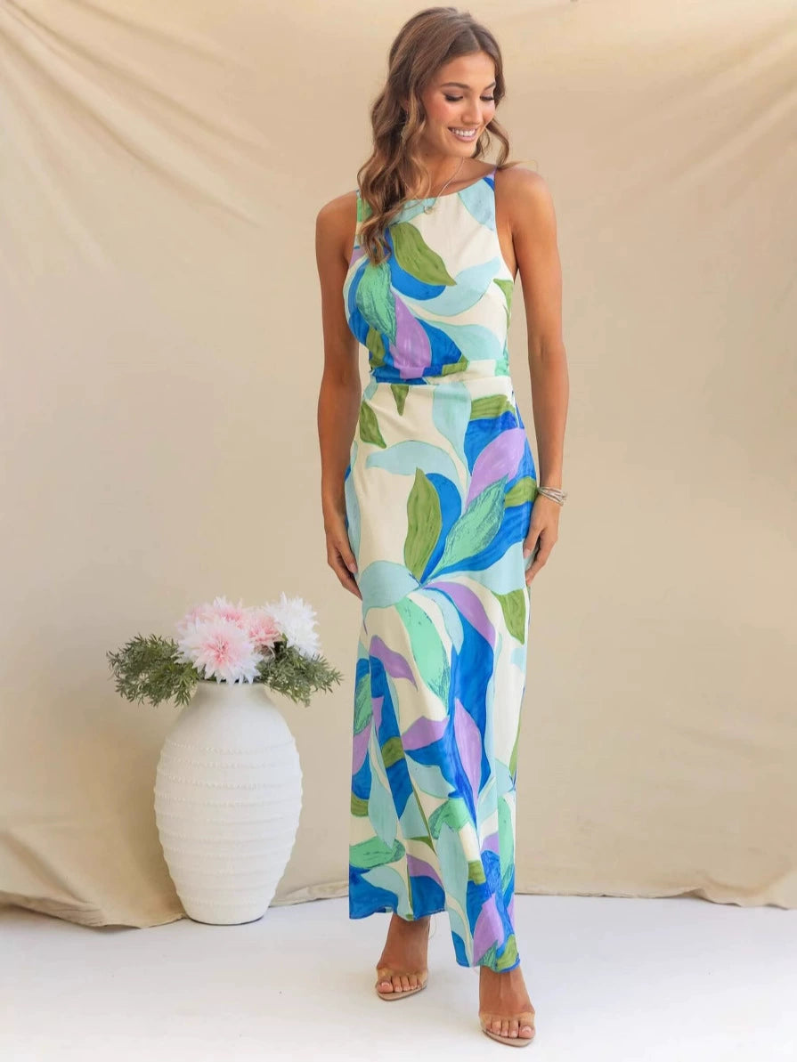 Light summer dress with floral pattern and V-neck for everyday wear Lune London