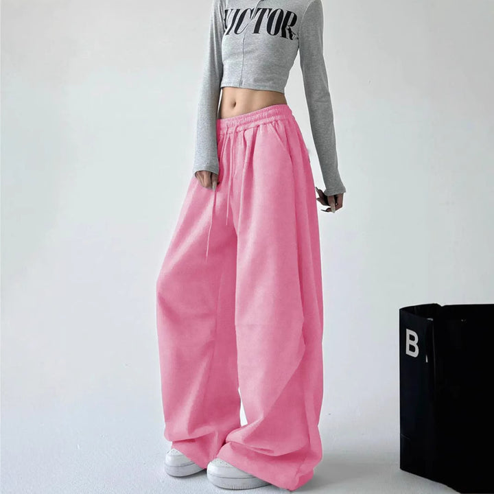 Wide sweatpants for women with elastic waistband and relaxed fit Lune London