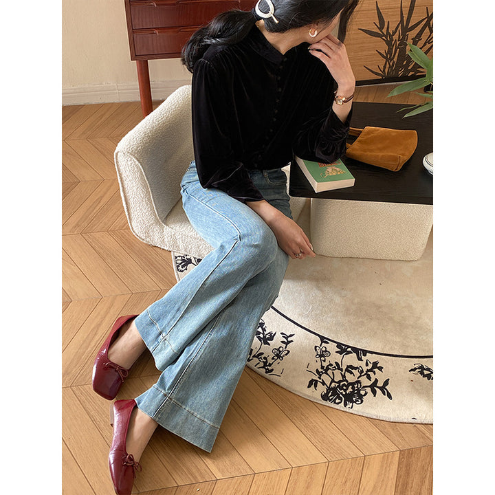 Ladies elegant velvet blouse with high button placket Chic & Stil