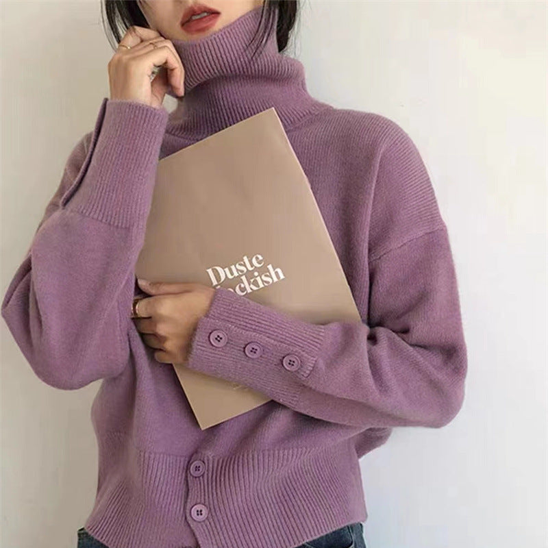 Pull à col roulé confortable pour femmes avec détails en boutons Chic & Stil