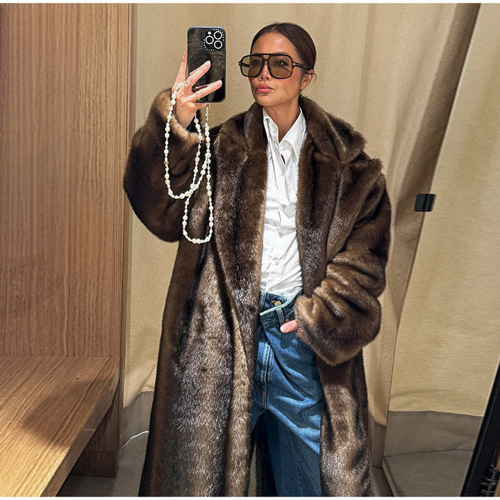 Women's Luxurious Faux Fur Coat with Elegant Cut Lune London