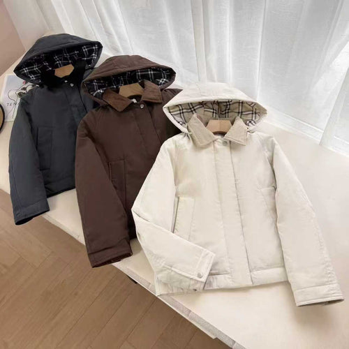 Veste courte pour femmes à la mode et fonctionnelle avec capuche Chic & Stil