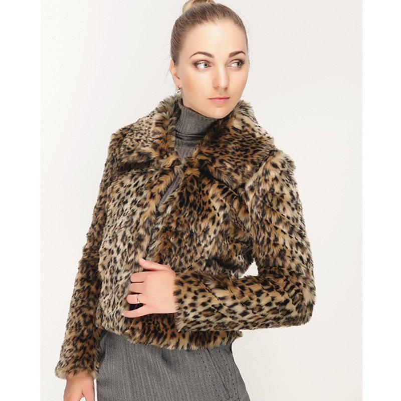 Ladies short jacket made of synthetic fur with a tailored cut, lapel collar and concealed closure Amarae