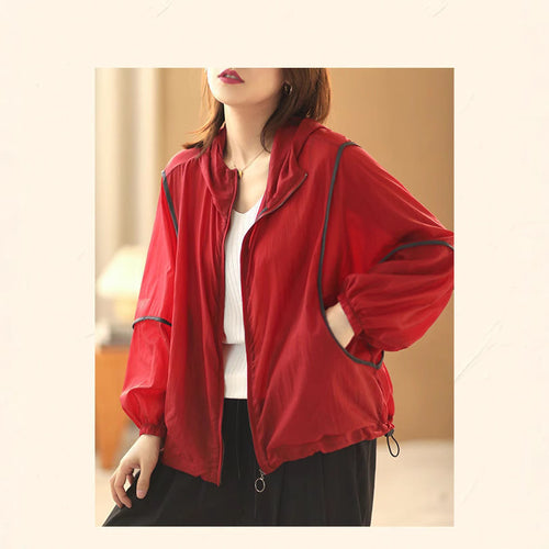 Women's lightweight hoodie jacket with elastic hem and reflective details Chic & Stil
