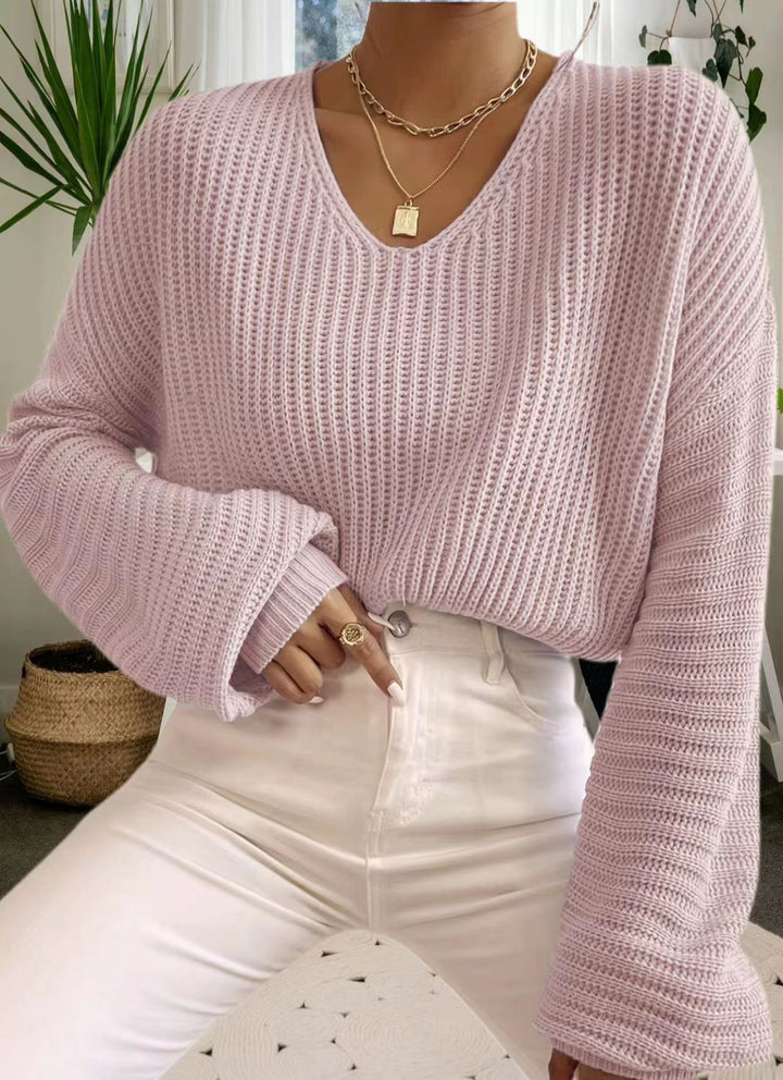 V-neck sweater with a scoop neckline for ladies in fine knit Lune London