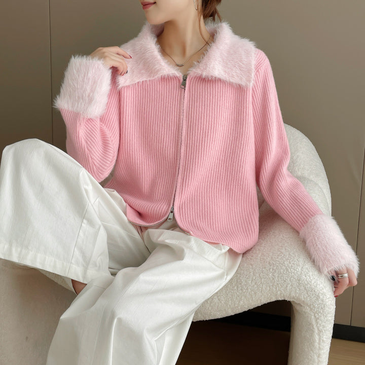Cardigan pour femmes avec col en fausse fourrure luxueux et texture côtelée Chic & Stil