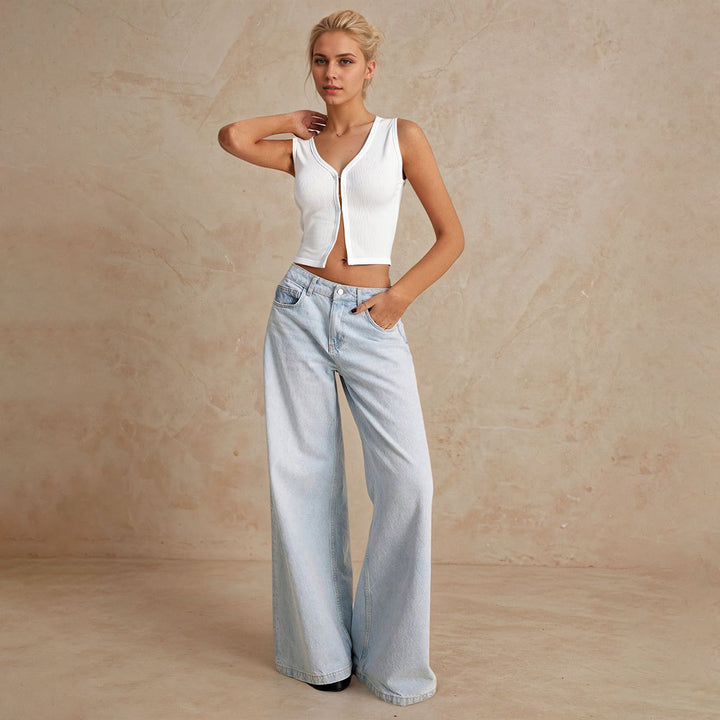 Top court pour femmes avec décolleté en V profond et design de boutons décoratifs Chic & Stil