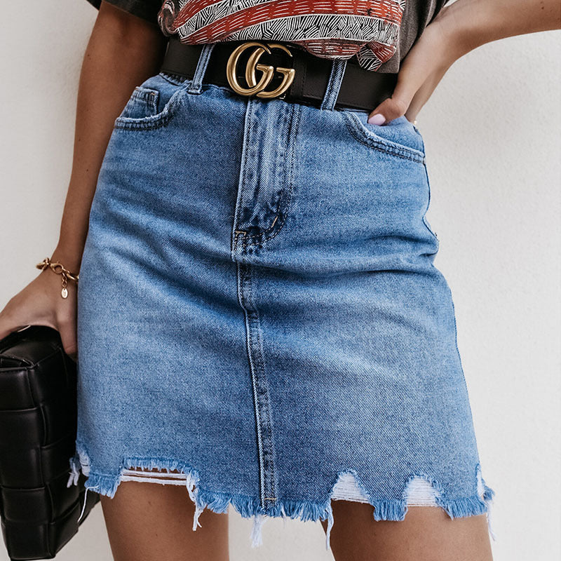 Mini denim skirts for women in a vintage style with frayed hem Chic & Stil