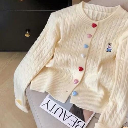 Cardigan féminin à la mode avec des boutons en forme de cœur et motif intégral Chic & Stil