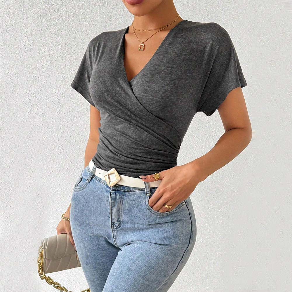 Tunique enveloppante pour femmes avec drapés flatteurs pour la silhouette et un élégant décolleté en V Chic & Stil