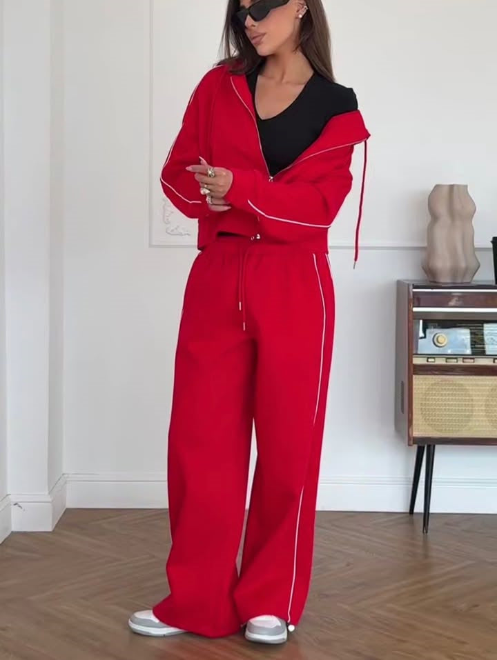 Women's casual tracksuit with cropped hoodie and loose joggers Lune London