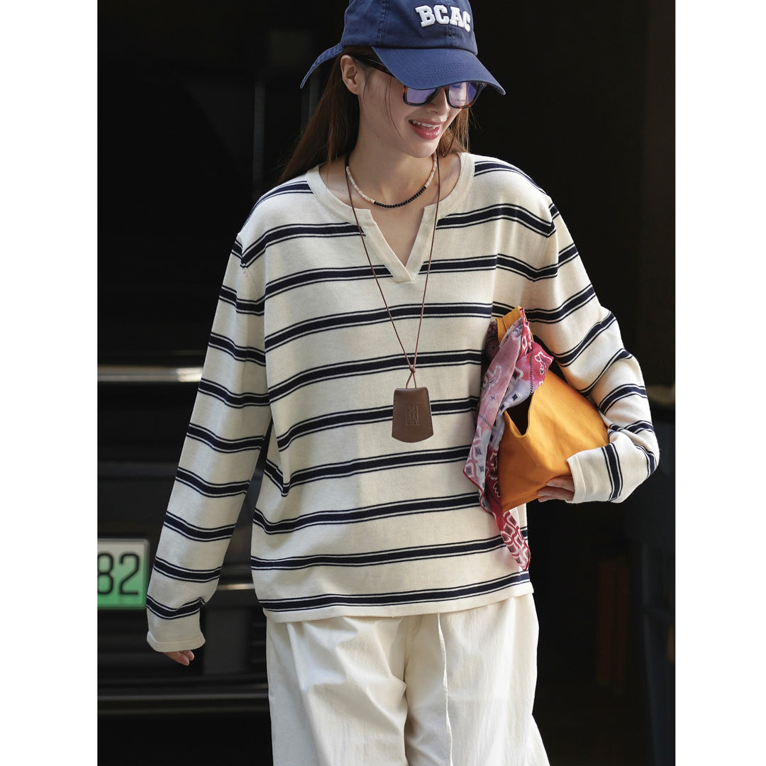 Ladies loose-fitting cotton long sleeve with V-neck slit and maritime stripes Amarae