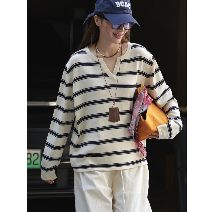 Ladies loose-fitting cotton long sleeve with V-neck slit and maritime stripes Amarae