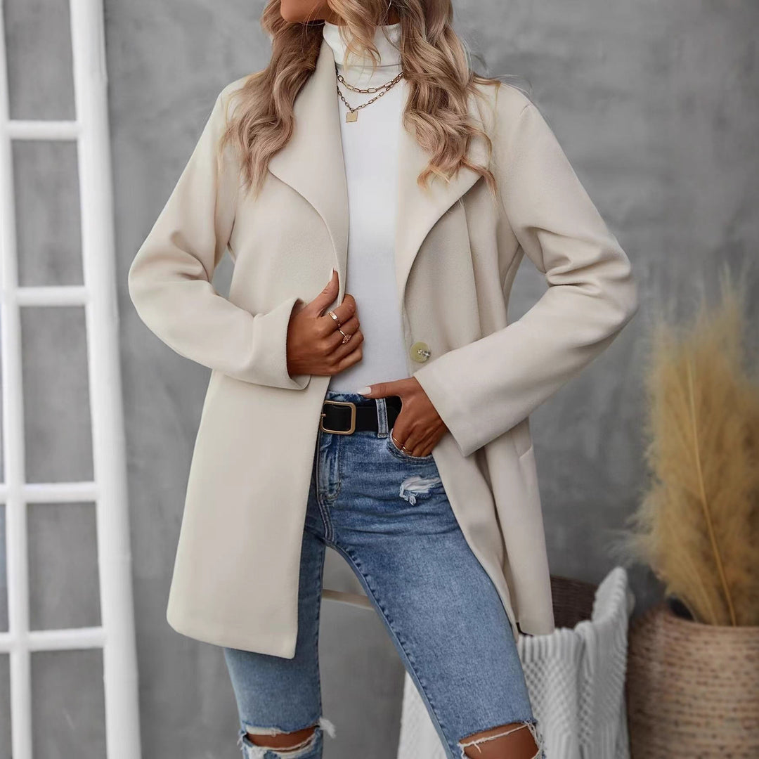 Ladies elegant short coat with minimalist cut Lune London