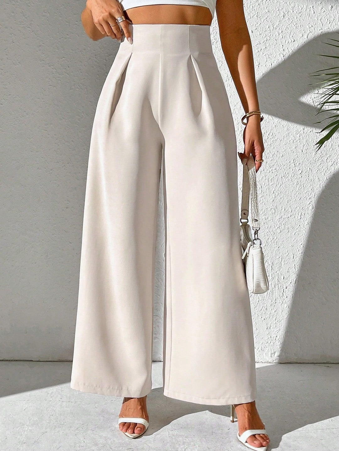 Ladies Elegant High Waist Palazzo Pants with Front Pleat and Wide Legs Lune London