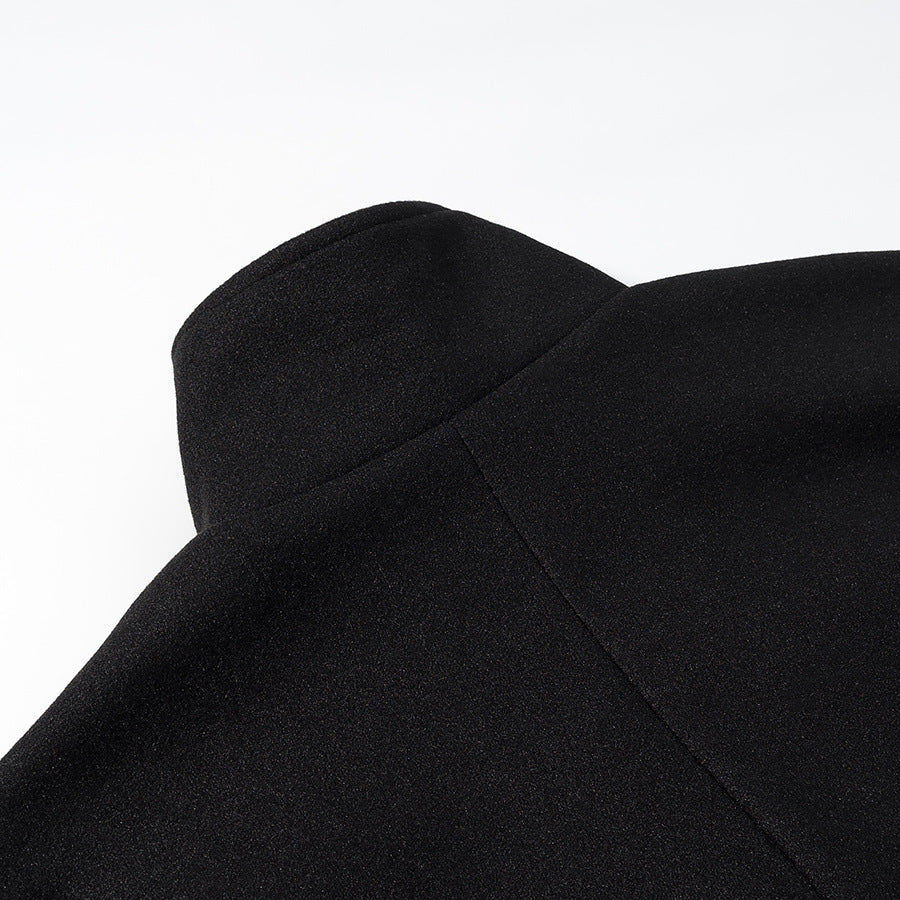 Short jacket for women with elegant high collar and button closure Lune London